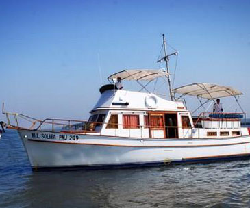 Motor yachts and sailing yacht rental services