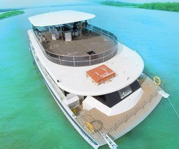 Rent a yacht in Goa and get mocktails free